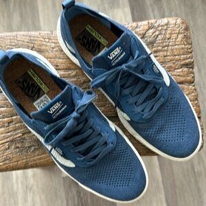 Vans MTE Ultra Range, size 12, blue.